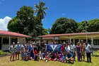 group of SOM students in Fiji with the Yale flag