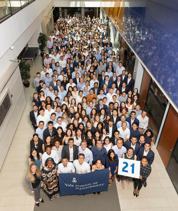 Class photo of Yale School of Management class of 2021