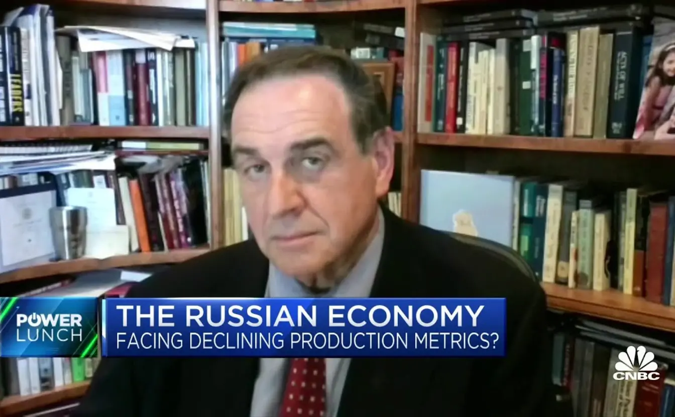 Preview image for the video "Yale's Sonnenfeld breaks down myths surrounding the strength of Russia's economy".
